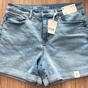 Ana Shorts 5inch inseam
